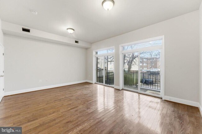 Building Photo - 1362 Irving St NW