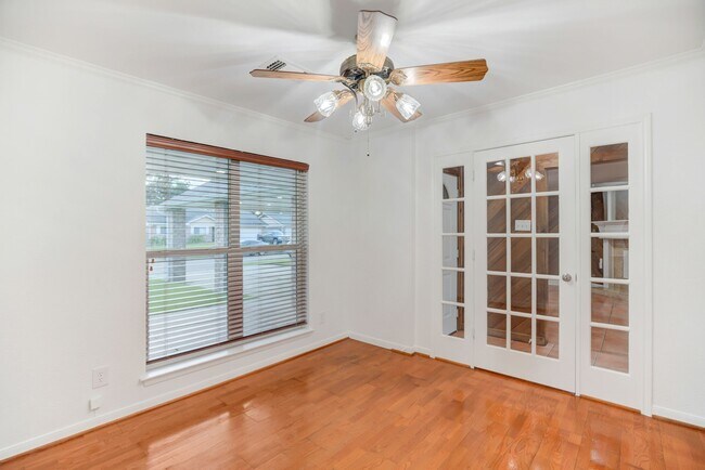 Building Photo - 726 Parkhill St