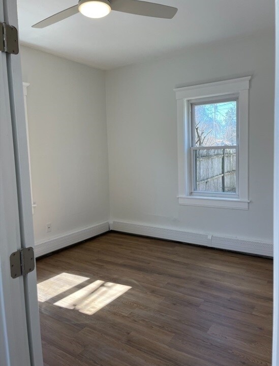 Building Photo - Barrington River House