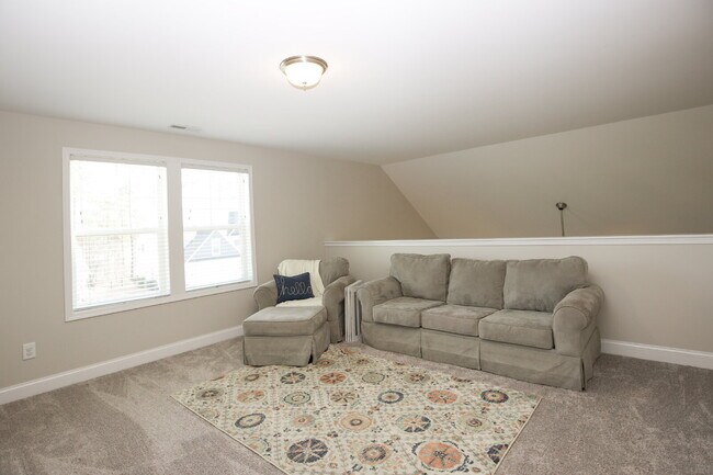 Building Photo - "Spacious 4-Bedroom Home with 2.5 Baths in...