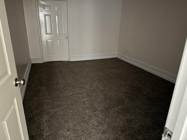 Building Photo - 930 Lakeside Dr