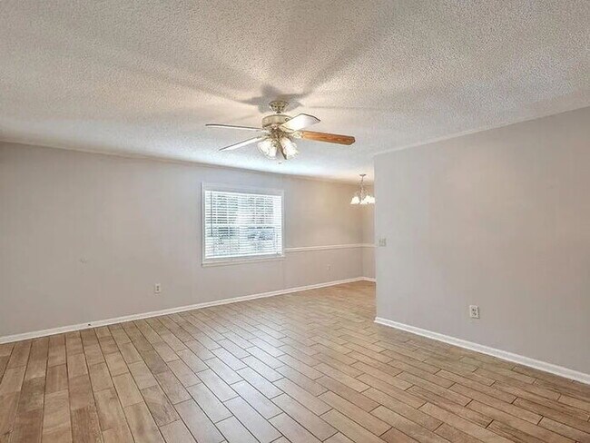Building Photo - 109 Elmwood Ave