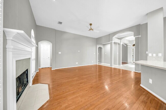 Building Photo - MOVE IN READY! Cream-of-the-crop location in the heart of the cul-de-sac!