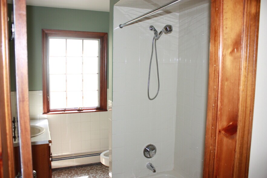 Building Photo - 64 Parkway Rd