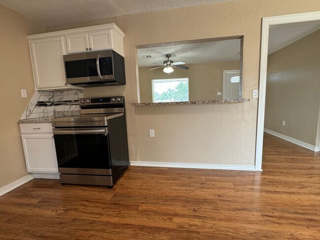 Building Photo - 3432 NW Lincoln Ave