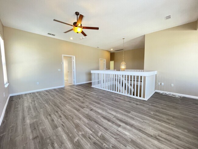 Building Photo - Amazing Large 4/2 Pool Home in Orlando