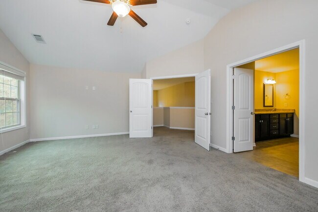 Building Photo - 390 Cliffhaven Cir