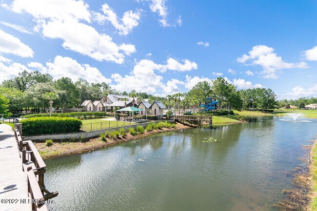 Building Photo - 825 Marjories Way