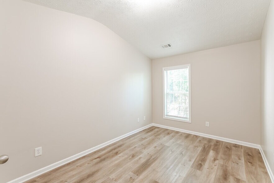 Building Photo - 770 Brookside Parc Ln
