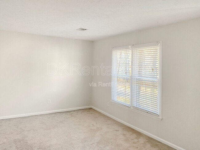 Building Photo - 860 Crab Orchard Dr