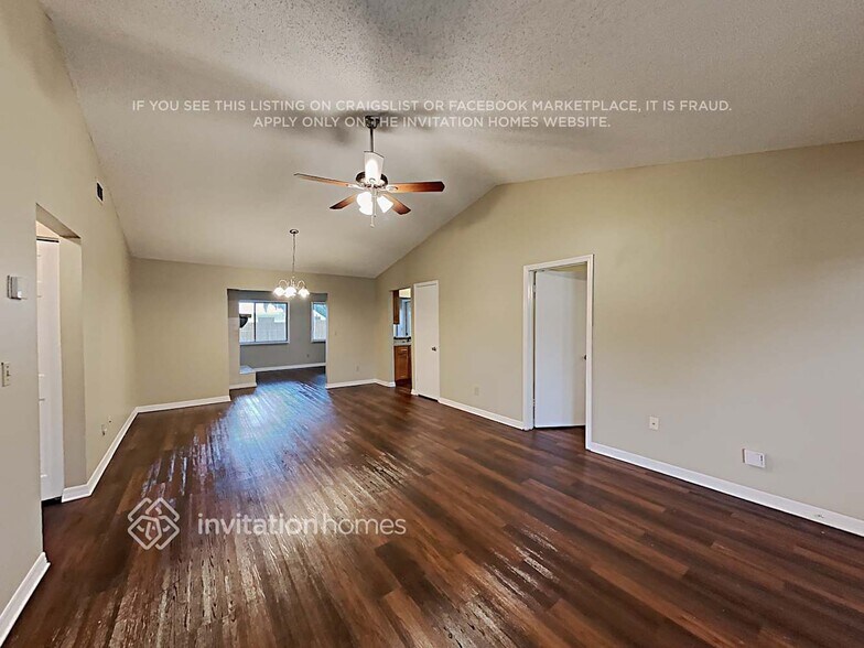 Building Photo - 113 E Sumter St