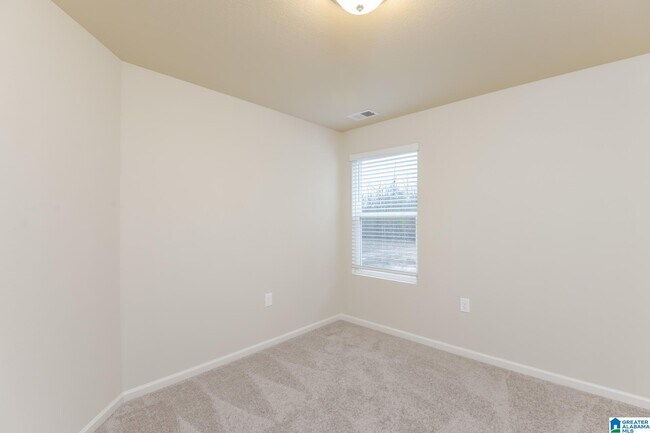 Building Photo - 690 Clover Cir