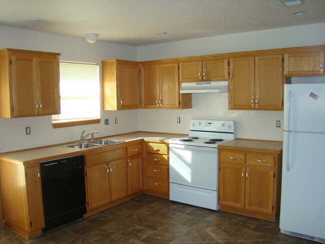 Building Photo - Buckner Duplex with Two Bedrooms and Two Full Baths