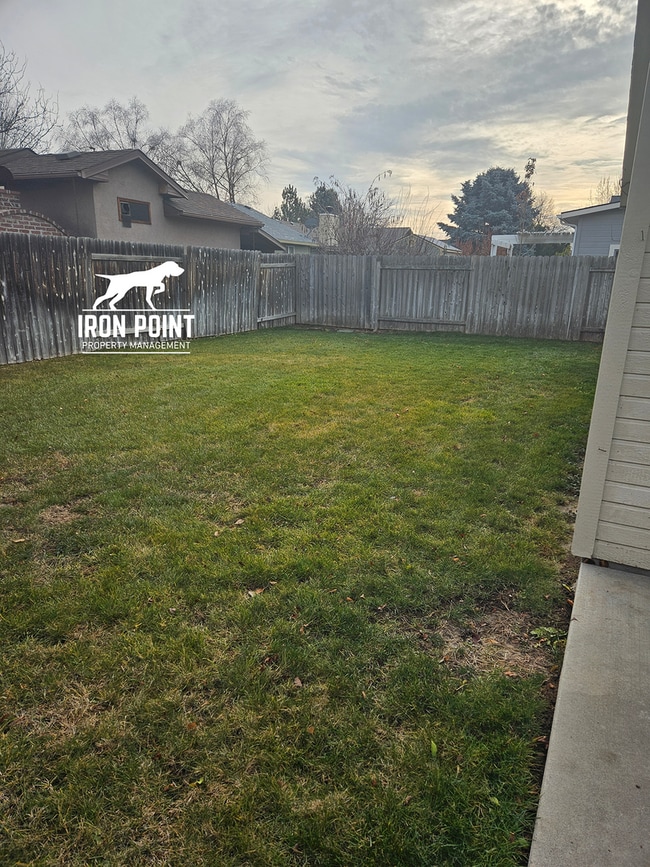 Building Photo - Candlestick Park Sub-3bed/2bath w/2 car ga...