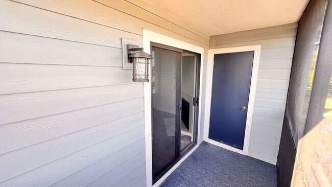 Building Photo - Cozy Casselberry Condo Available - Move In Before the Holidays!