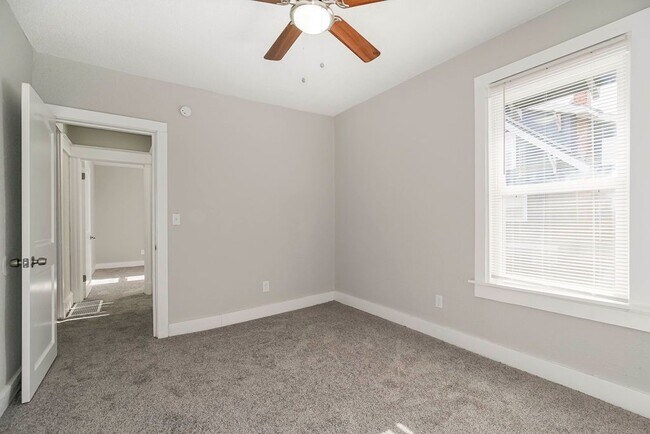 Building Photo - Spacious 5-Bedroom Home with 2 Full Bathro...