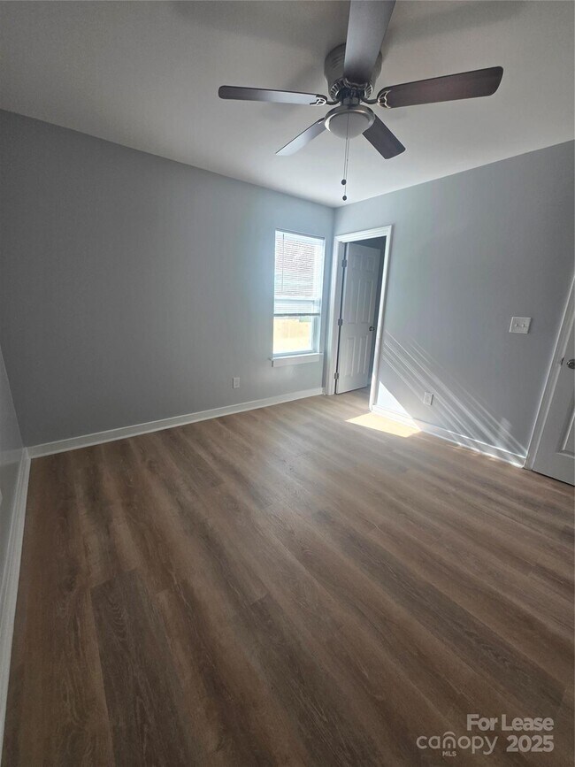 Building Photo - 3100 Dawnshire Ave