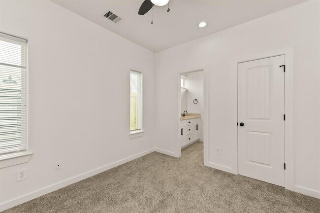 Building Photo - 4705 Idaho St