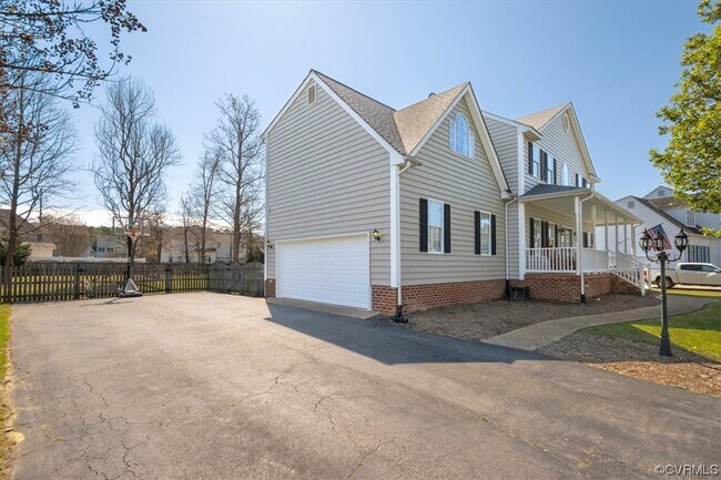 Building Photo - 14031 Mountshire Ln