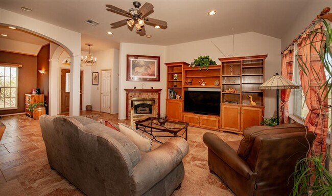 Building Photo - 10106 Schmidt Ln