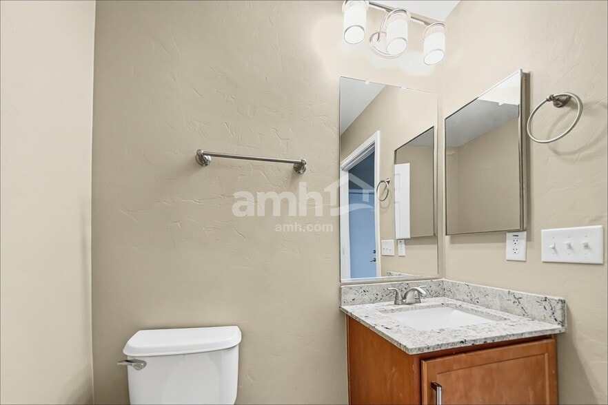 Building Photo - 8933 N Country Cove Tr