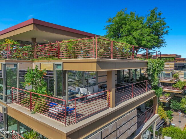 Building Photo - 7137 E Rancho Vista Dr