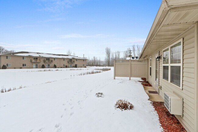 Building Photo - 363 Meadow View Rd