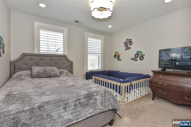 Building Photo - 32 Cinnamon Dr