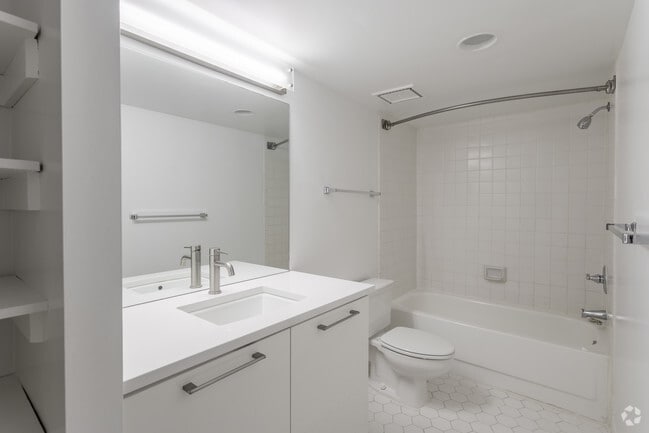 1 BR, 1 BA - 660 SF - 601 24th St