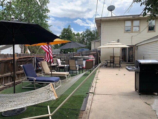 Building Photo - SHORT TERM RENTAL: Spacious 5+ Bedroom Home on the Hill! Available Now-July 24th 2026.