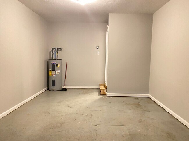 Building Photo - 109 Maureen Dr