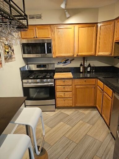 Building Photo - 6325 N Sheridan Rd