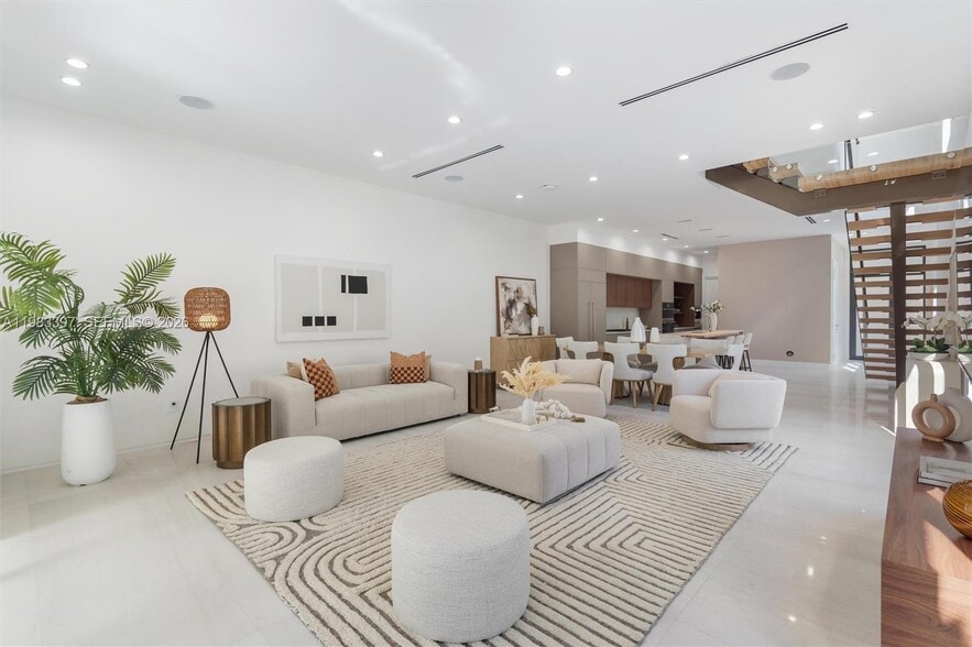 Building Photo - 1410 NE 5th St