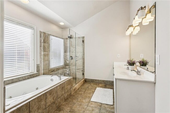 Building Photo - 1856 Perry Blvd NW