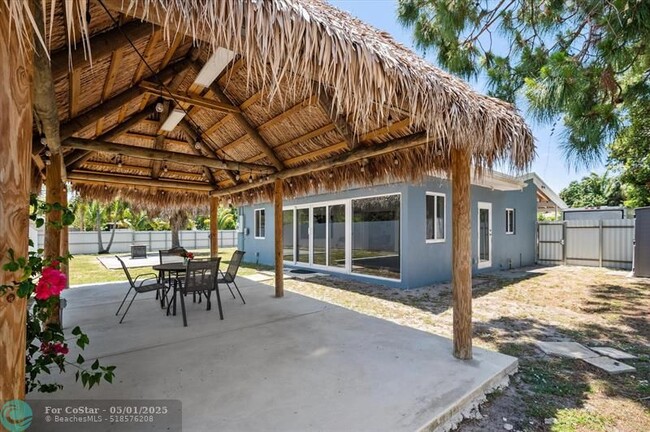 Building Photo - 1670 SW 22nd Ave