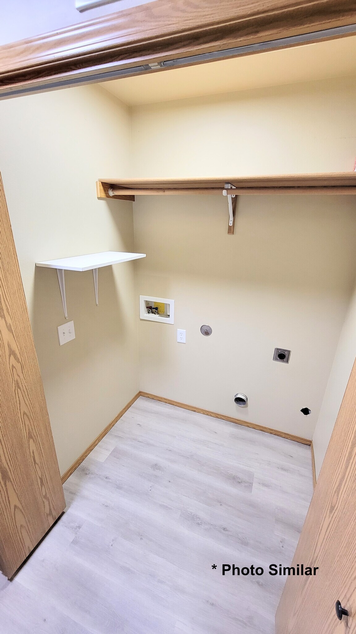 Laundry w/ washer & dryer hookups - 205 S Dewey Ave