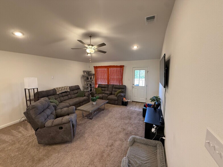 Building Photo - 9802 Tarabon Cv