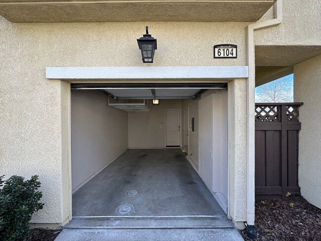 Building Photo - Beautifully Upgraded 3BD/2.5BA Citrus Heights Home with Covered Patio & Modern Amenities!