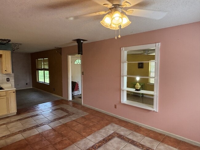 Building Photo - 119 N Clover Hill Ridge Rd
