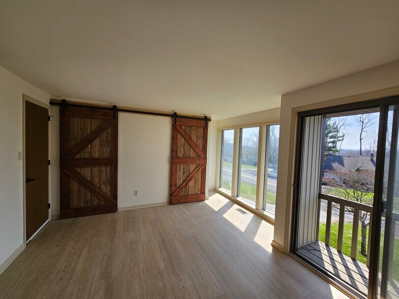 Master Bedroom (Closet barn doors) - 3491 Horizon Dr