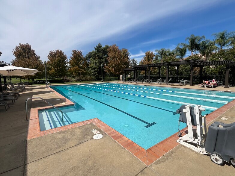 Building Photo - 400 Regatta Lane