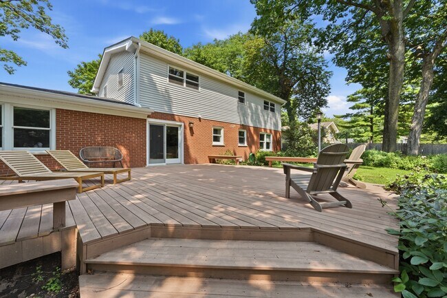 Building Photo - 317 E Forest Ln