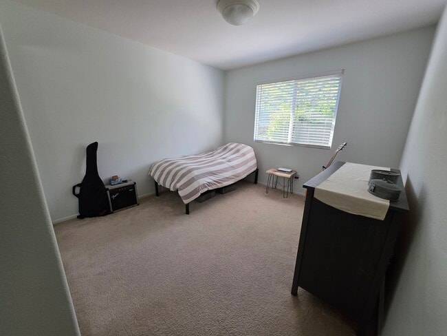 Building Photo - 165 Canyon Creek Way