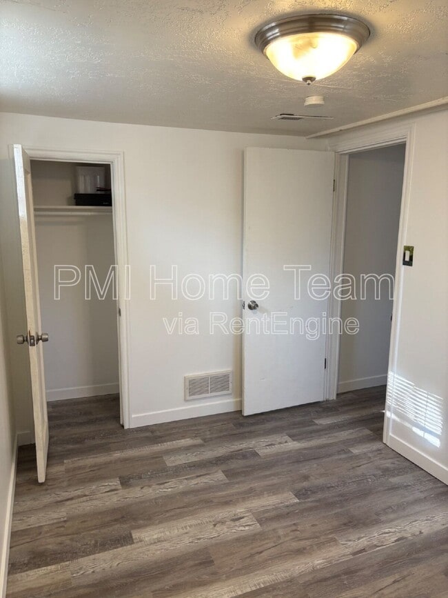 Building Photo - 732 E 1000 S