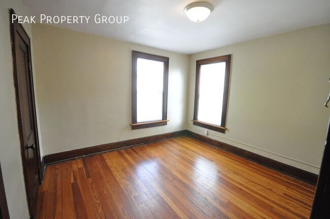 Building Photo - 404 E Northwood Ave