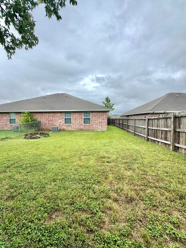 Building Photo - 6502 Temora Loop