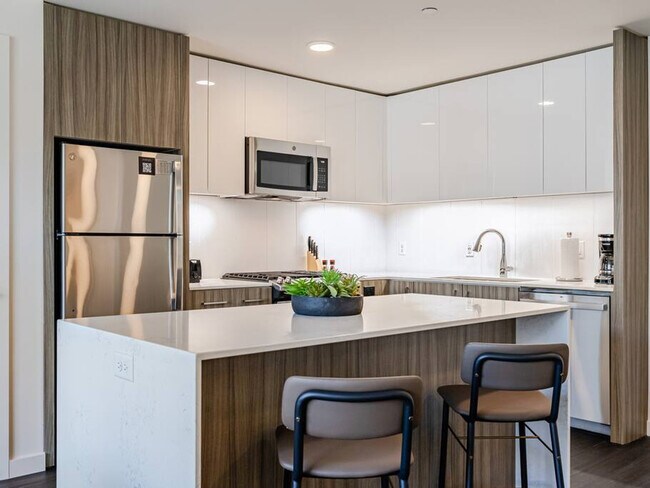 Building Photo - 1550 NW Naito Pkwy