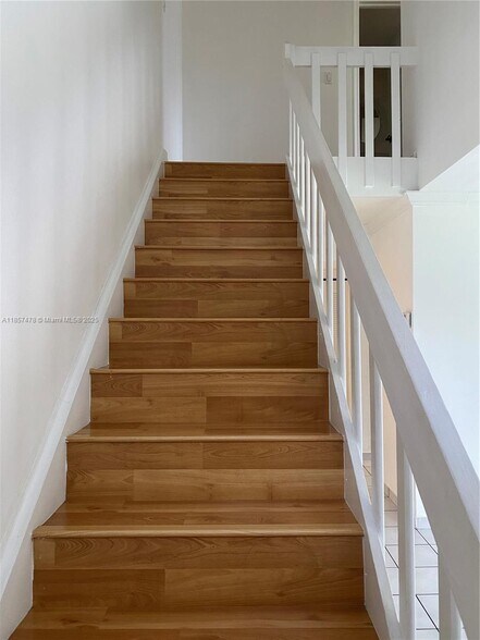 Building Photo - 10925 SW 113th Pl