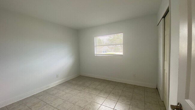 Building Photo - Beautifully Updated 2 Bedroom, 2 Bath Vill...