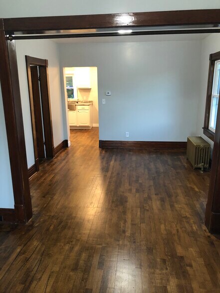 Building Photo - 412 W Ridge St